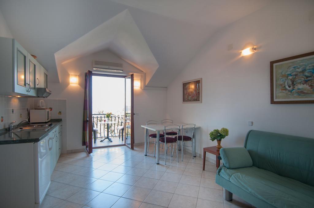 Apartments Raic Supetar Εξωτερικό φωτογραφία