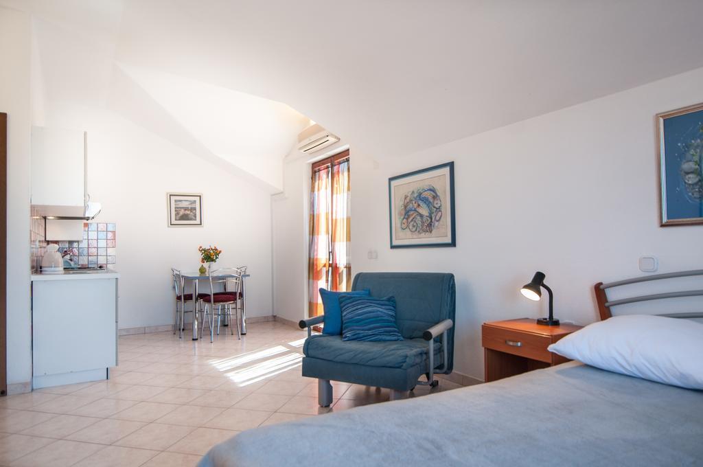 Apartments Raic Supetar Εξωτερικό φωτογραφία