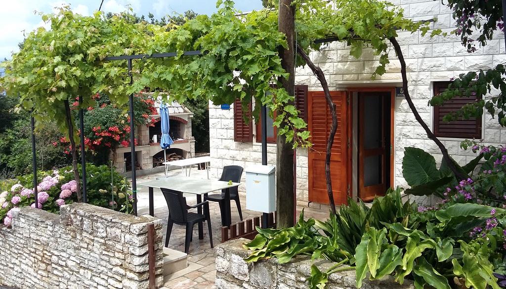 Apartments Raic Supetar Εξωτερικό φωτογραφία